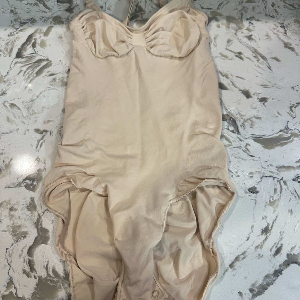 NWOT SKIMS Bodysuit